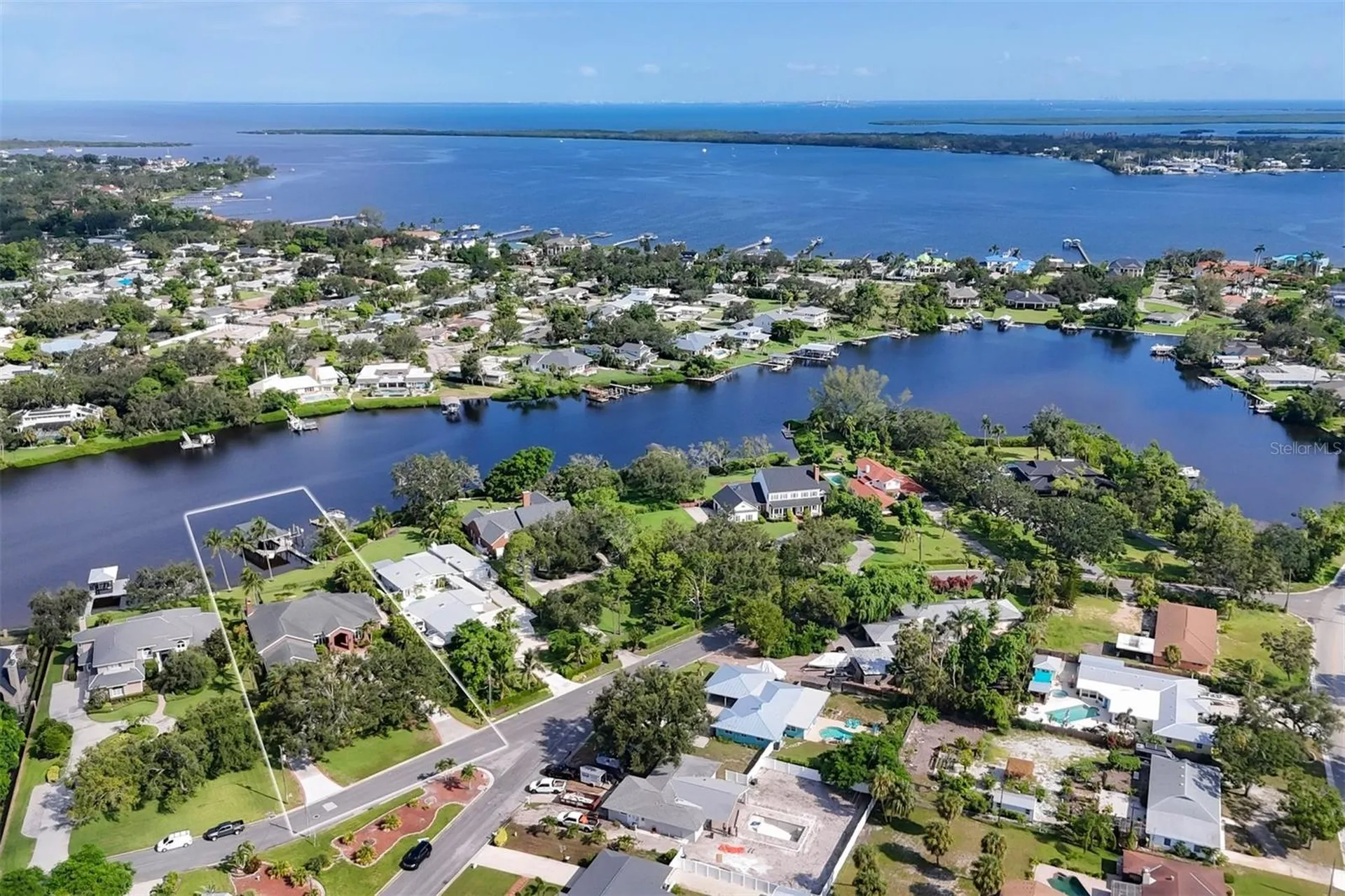 Bradenton FL, 6012 Shore Acres Drive