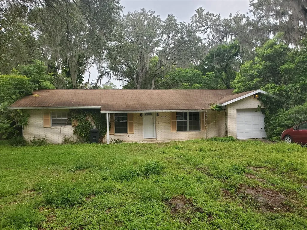 25 Poinsettia Drive Deland FL 32724