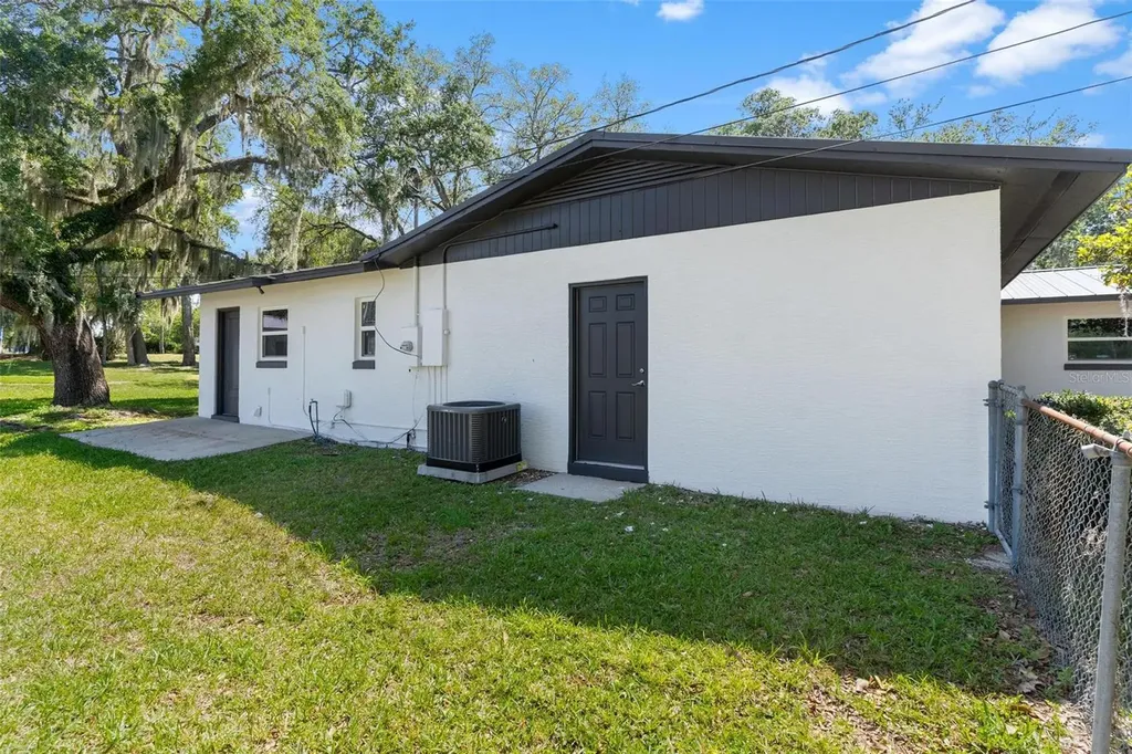109 W Lakeview Street Lady Lake FL 32159