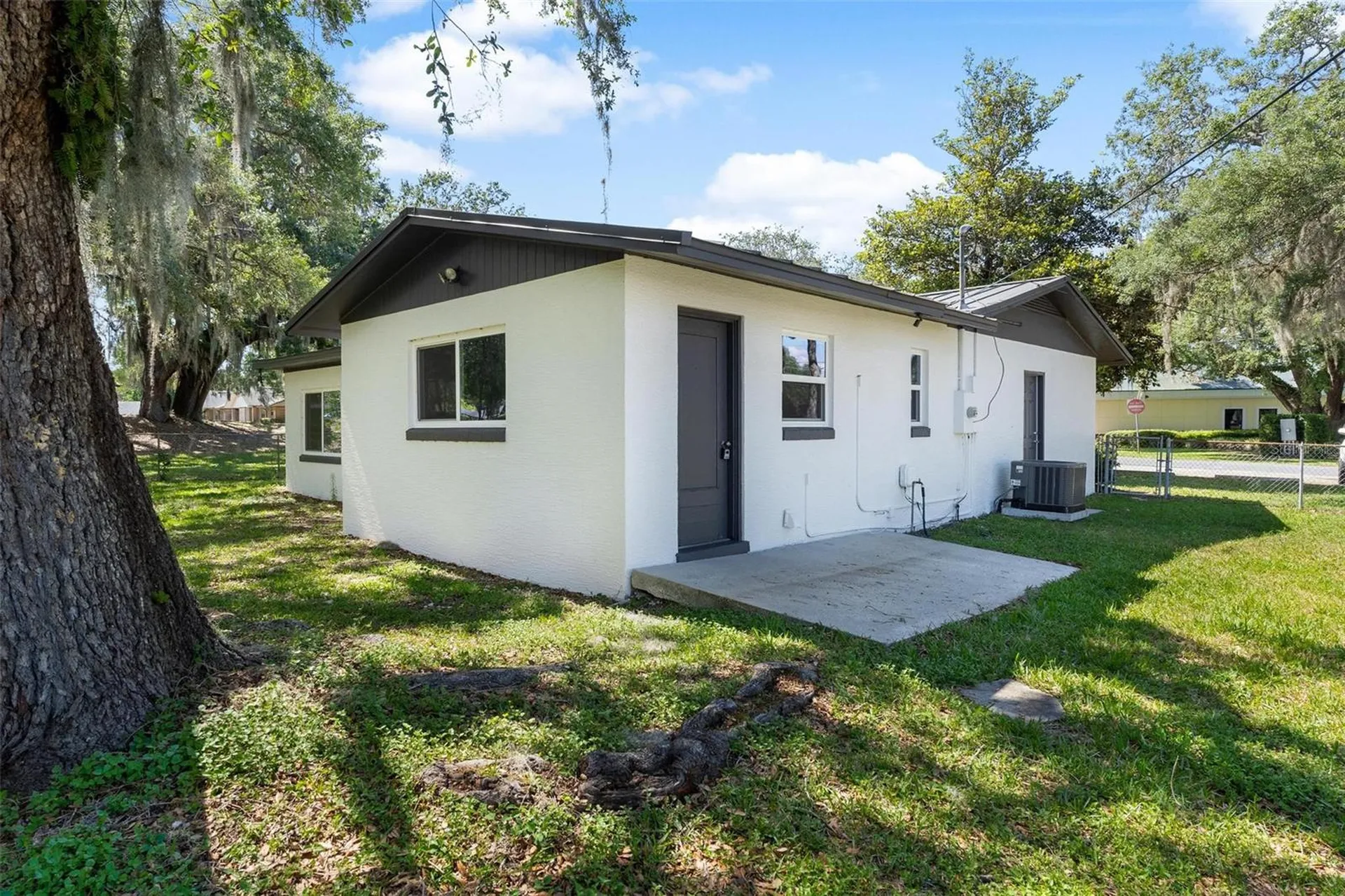 109 W Lakeview Street Lady Lake FL 32159