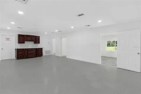 109 W Lakeview Street Lady Lake FL 32159