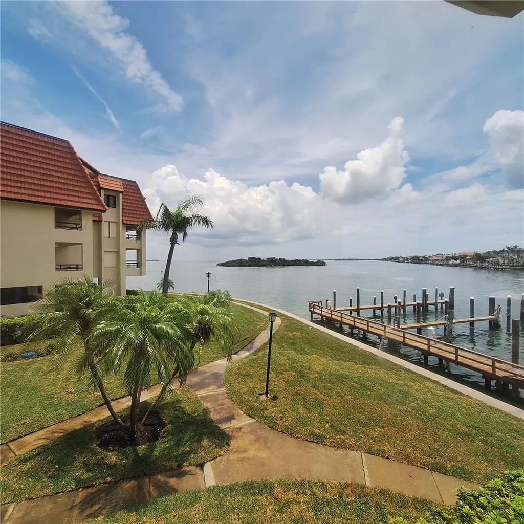 132 1st Street E Tierra Verde FL 33715