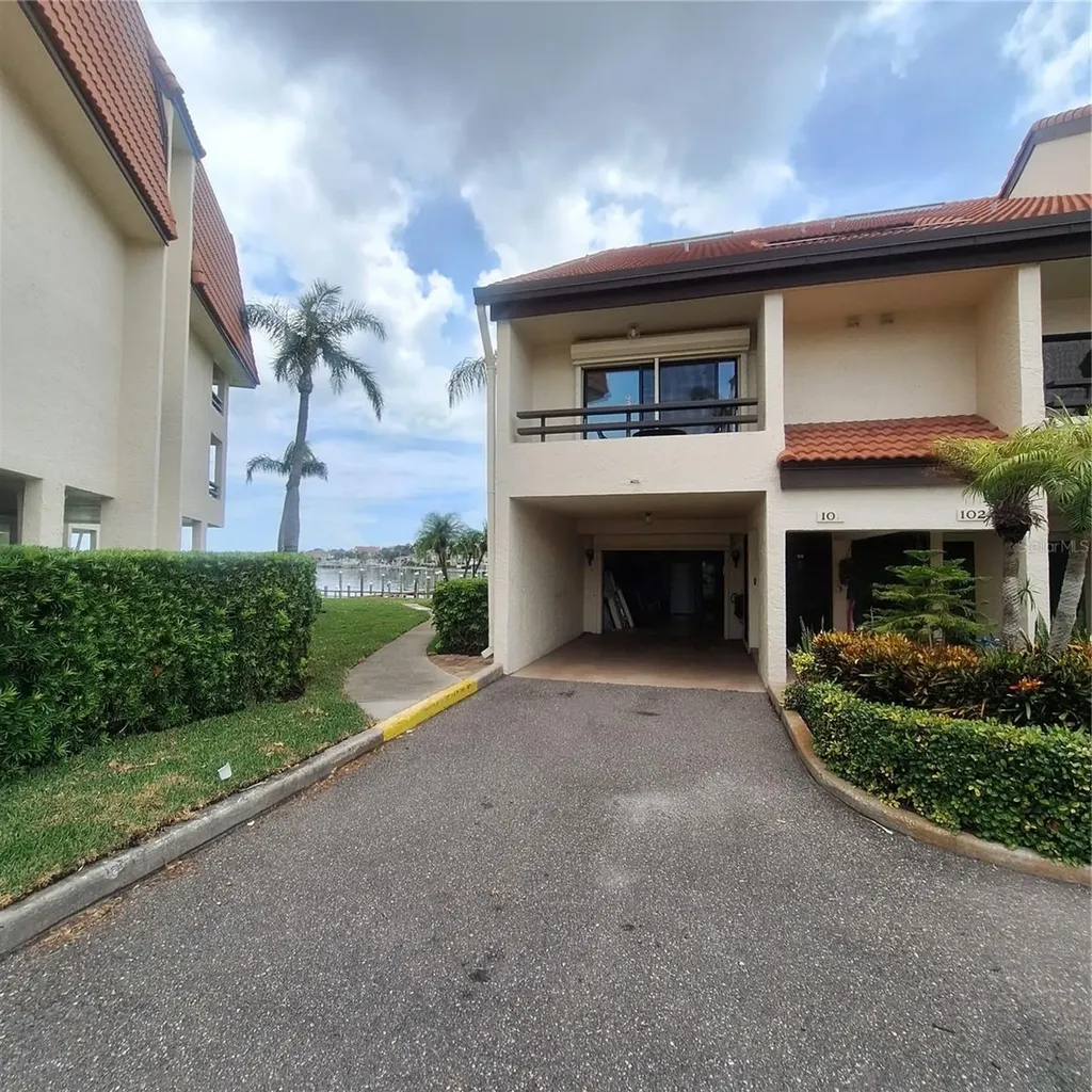 132 1st Street E Tierra Verde FL 33715