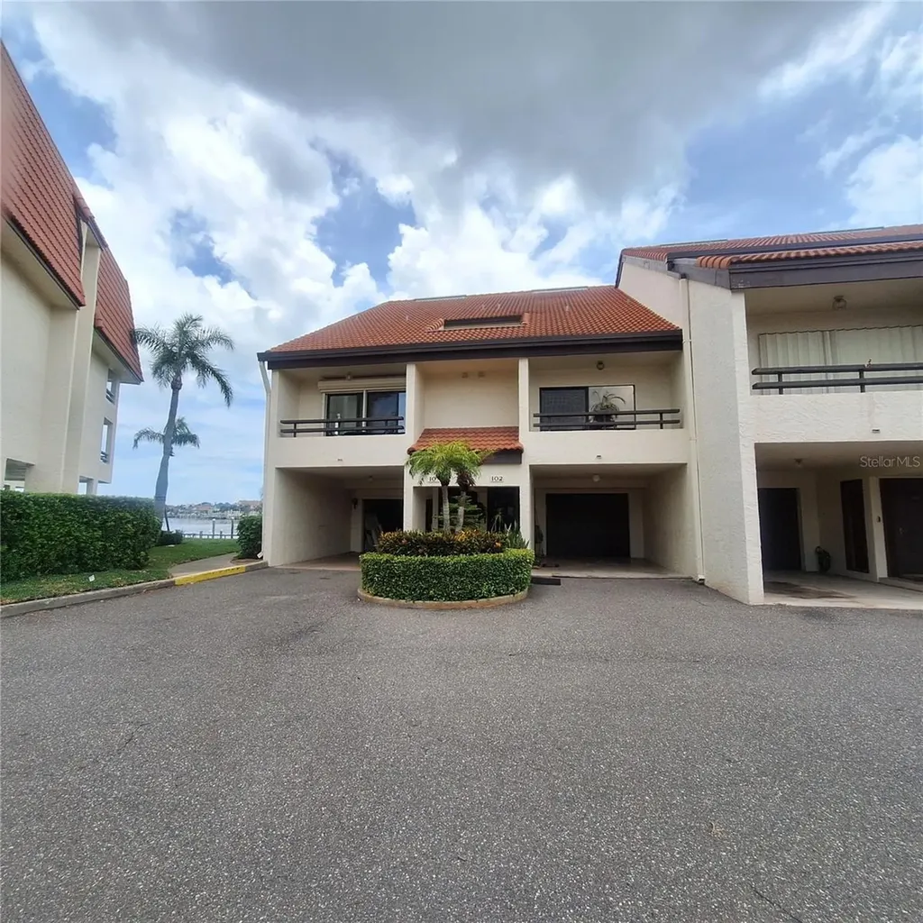 132 1st Street E Tierra Verde FL 33715