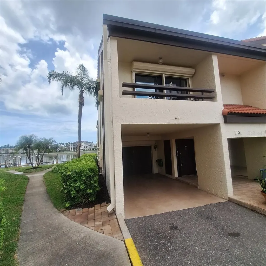 132 1st Street E Tierra Verde FL 33715