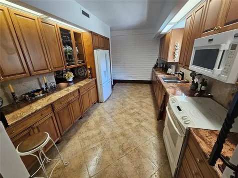 200 Island Way Winter Haven FL 33884