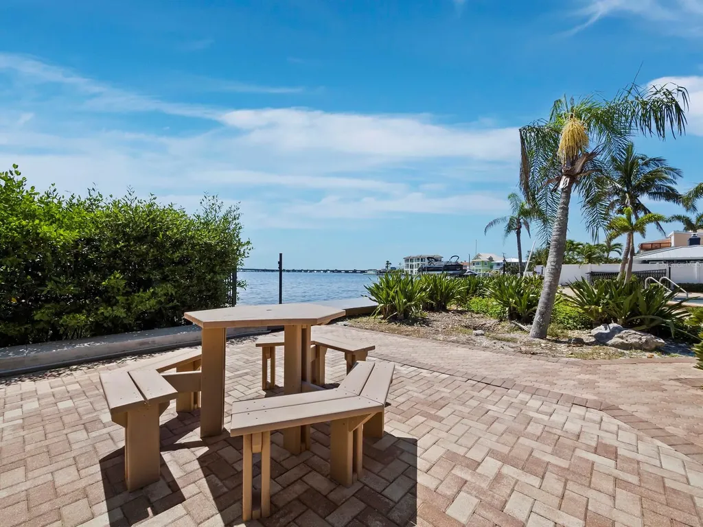 1007 Gulf Drive N Bradenton Beach FL 34217