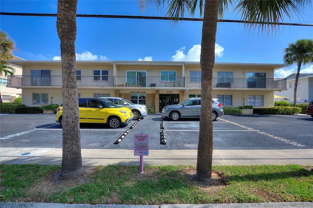 3753 46th Avenue S St Petersburg FL 33711