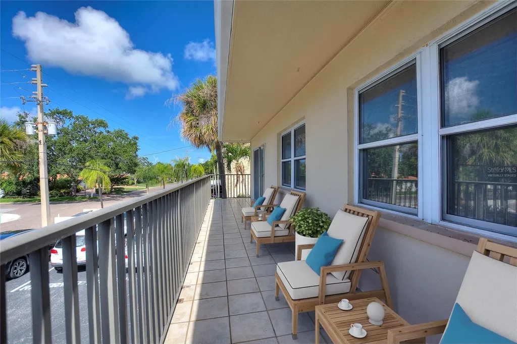 3753 46th Avenue S St Petersburg FL 33711