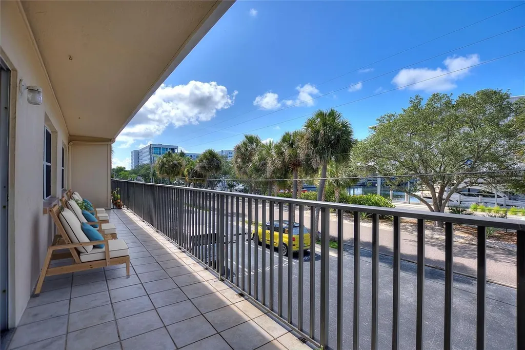 3753 46th Avenue S St Petersburg FL 33711