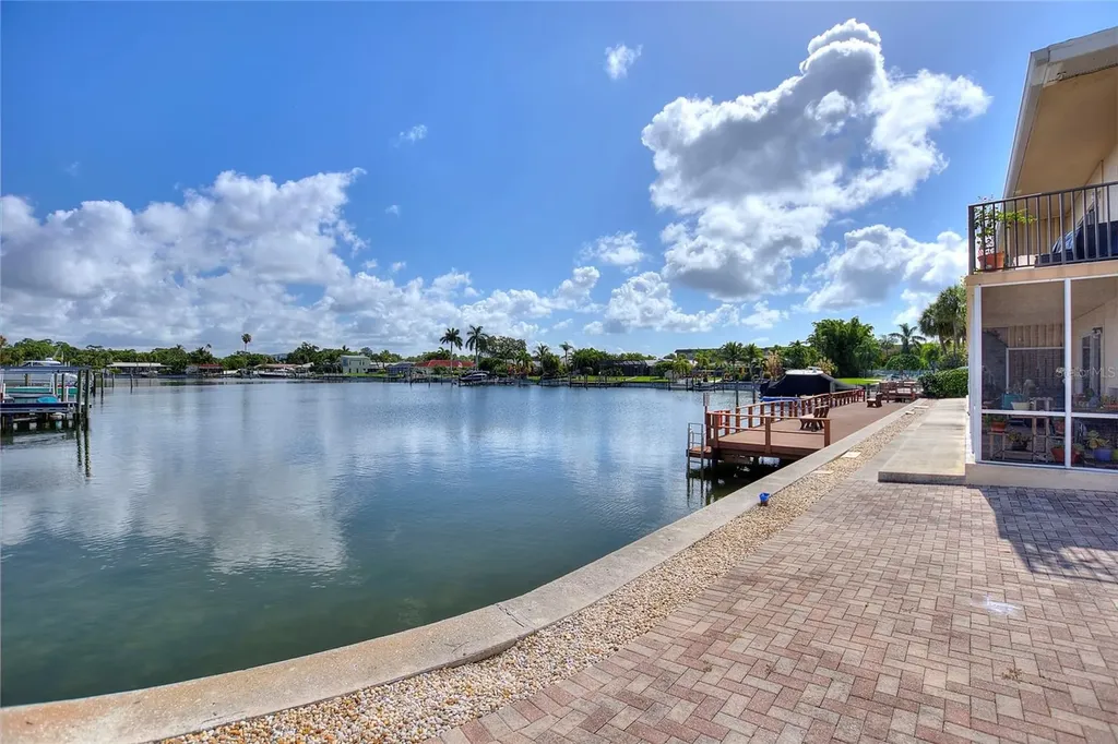 3753 46th Avenue S St Petersburg FL 33711