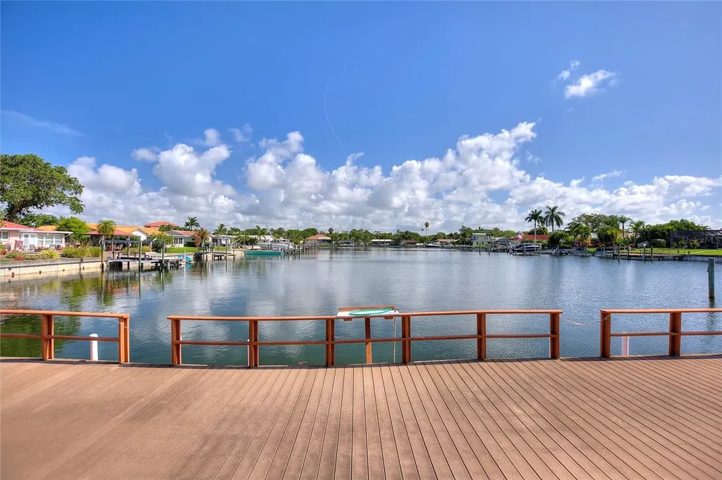 3753 46th Avenue S St Petersburg FL 33711