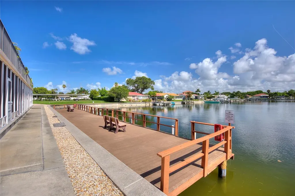 3753 46th Avenue S St Petersburg FL 33711