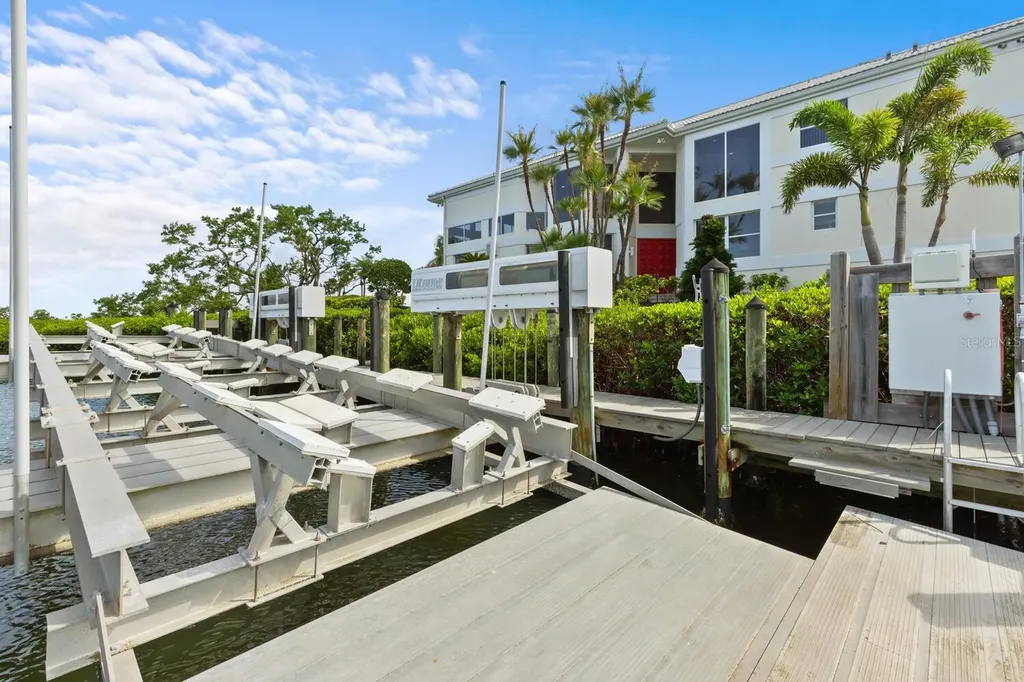 3576 Fair Oaks Way Longboat Key FL 34228