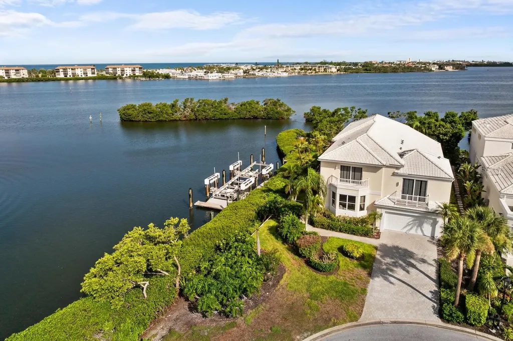 3576 Fair Oaks Way Longboat Key FL 34228