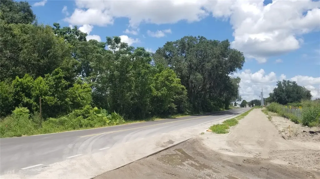 4137 New River Road Zephyrhills FL 33542