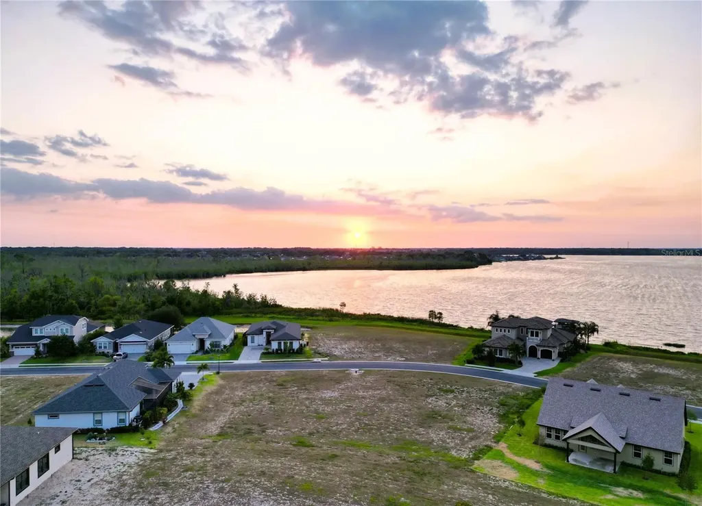 512 Adams View Lane Auburndale FL 33823