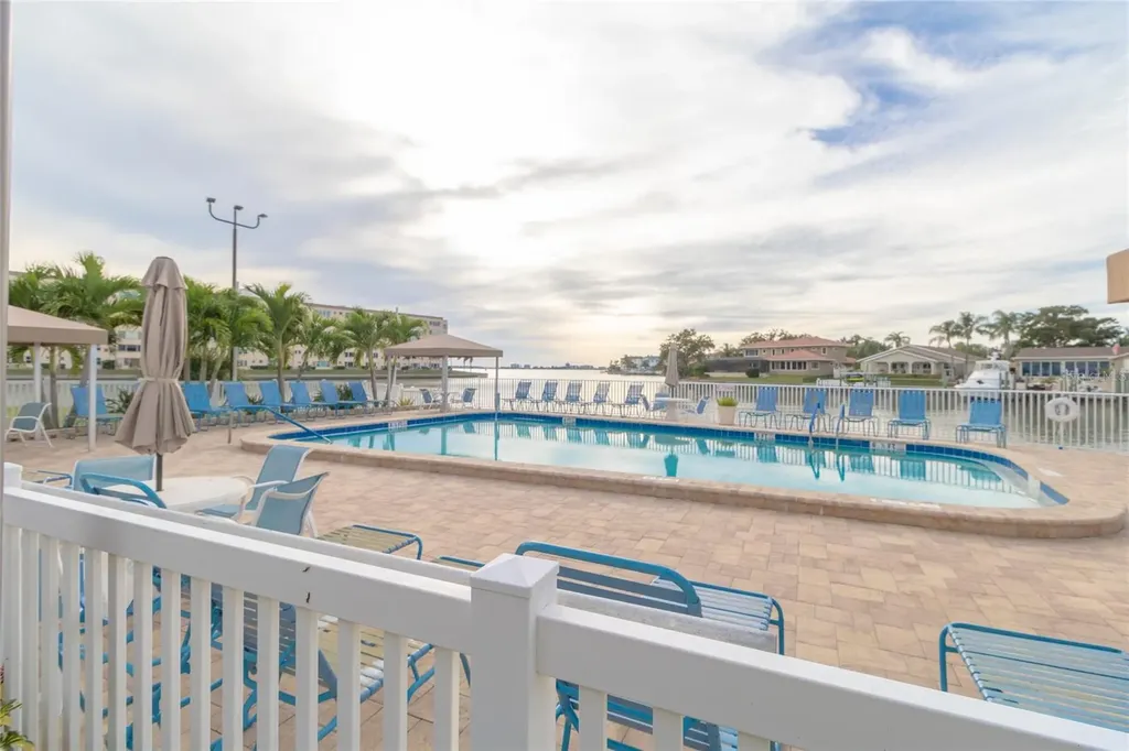 2960 S 59th Street Gulfport FL 33707