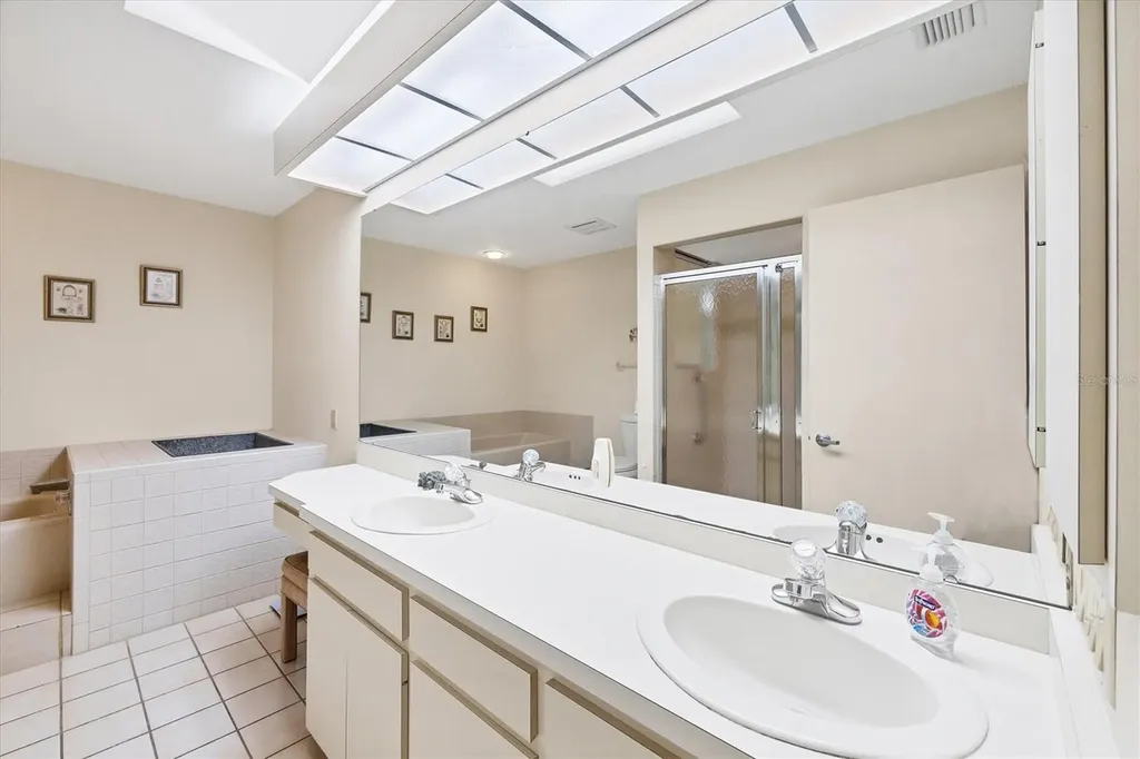4001 Wilshire Circle E Sarasota FL 34238