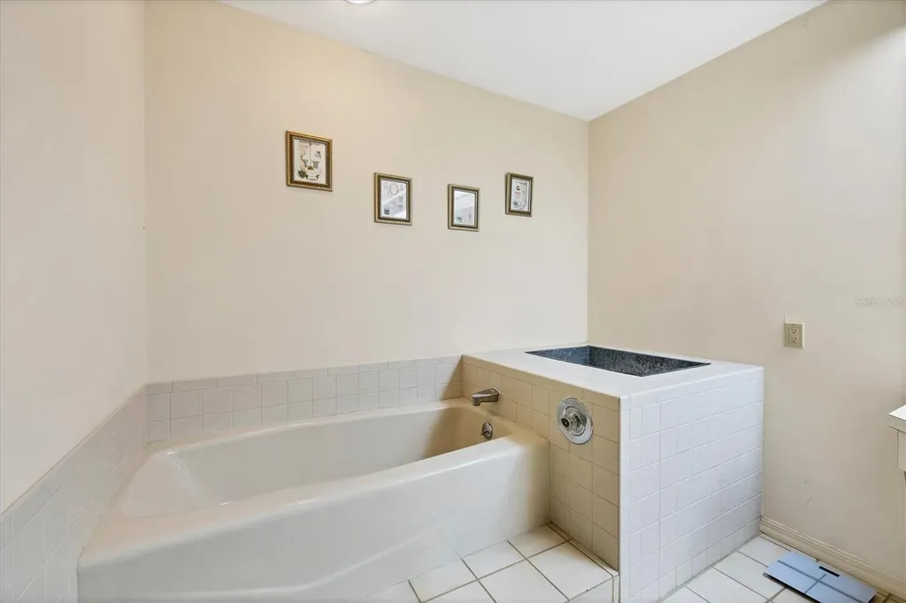 4001 Wilshire Circle E Sarasota FL 34238