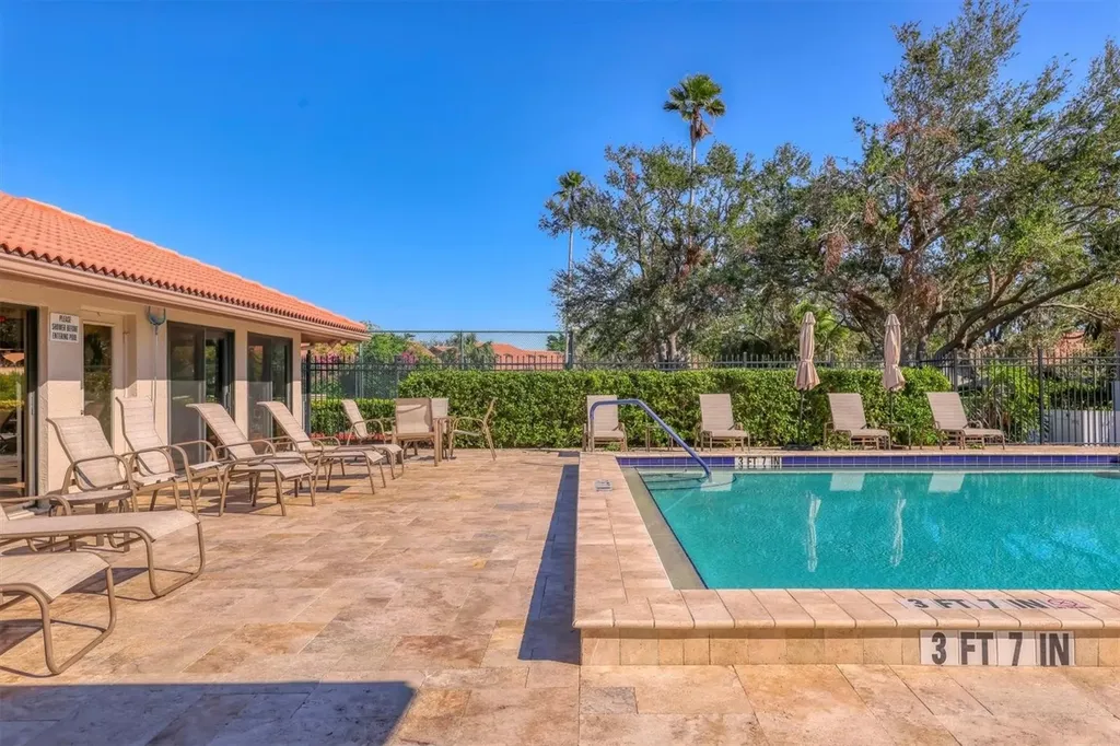 4001 Wilshire Circle E Sarasota FL 34238