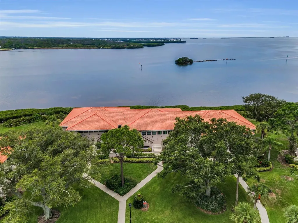 1813 Mariner Drive Tarpon Springs FL 34689
