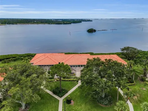 1813 Mariner Drive Tarpon Springs FL 34689