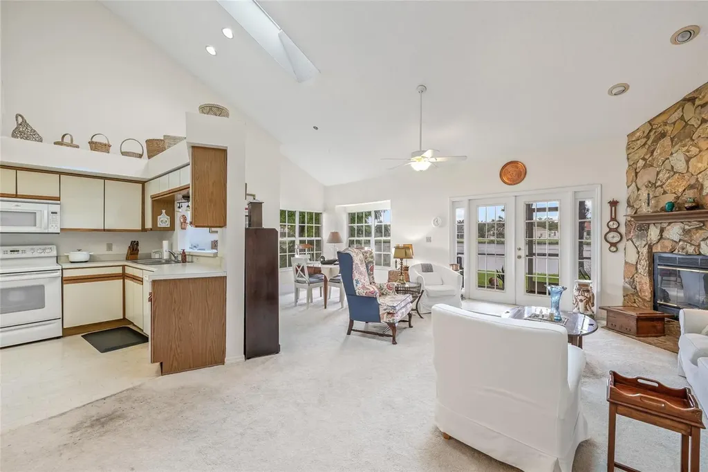 699 Malta Court NE St Petersburg FL 33703