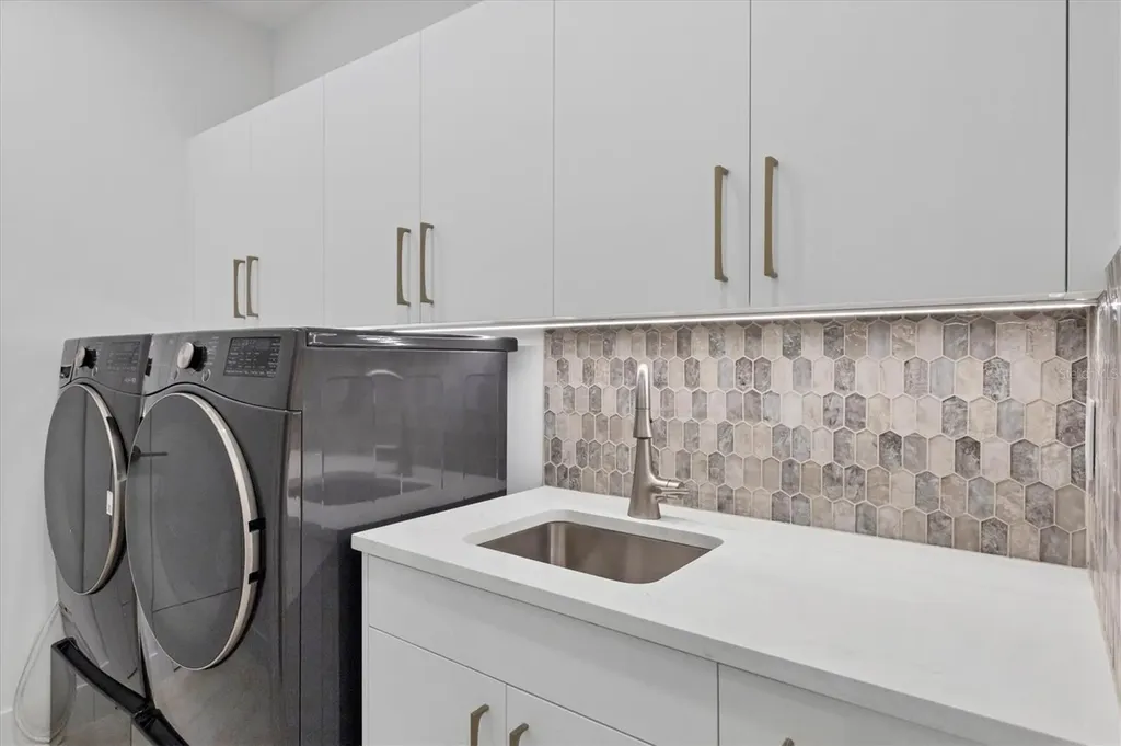1211 Gulf Of Mexico Drive Longboat Key FL 34228