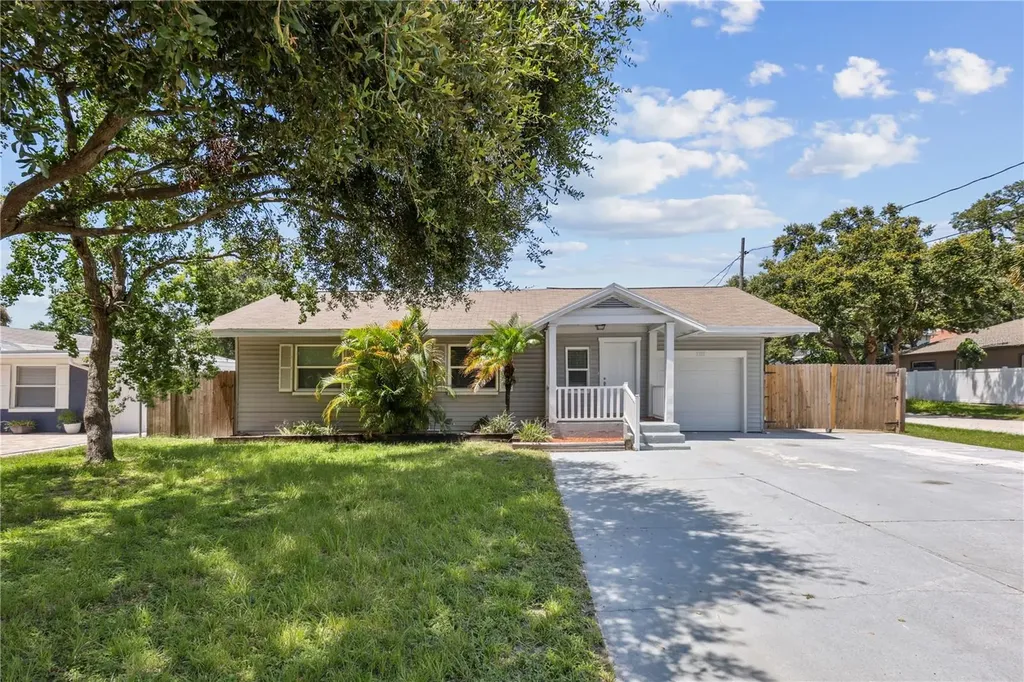 3301 W Price Avenue Tampa FL 33611