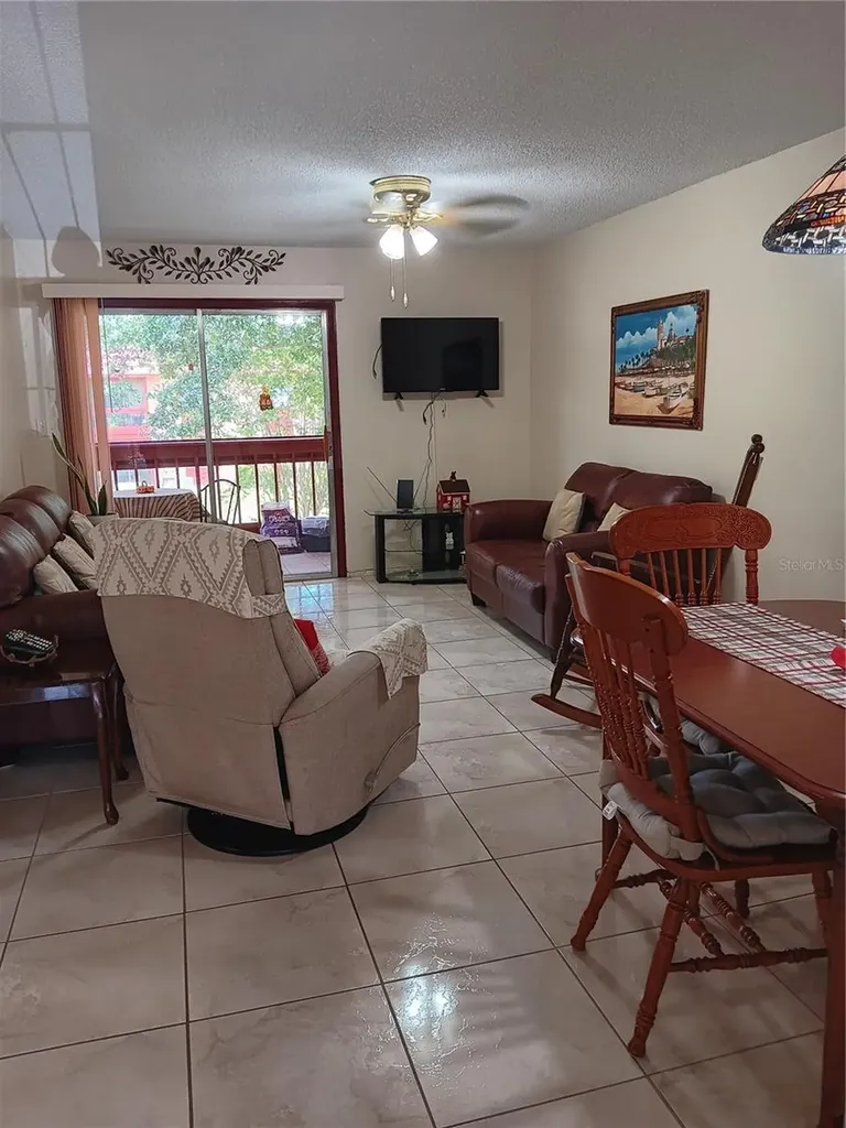 2806 N Powers Drive Orlando FL 32818