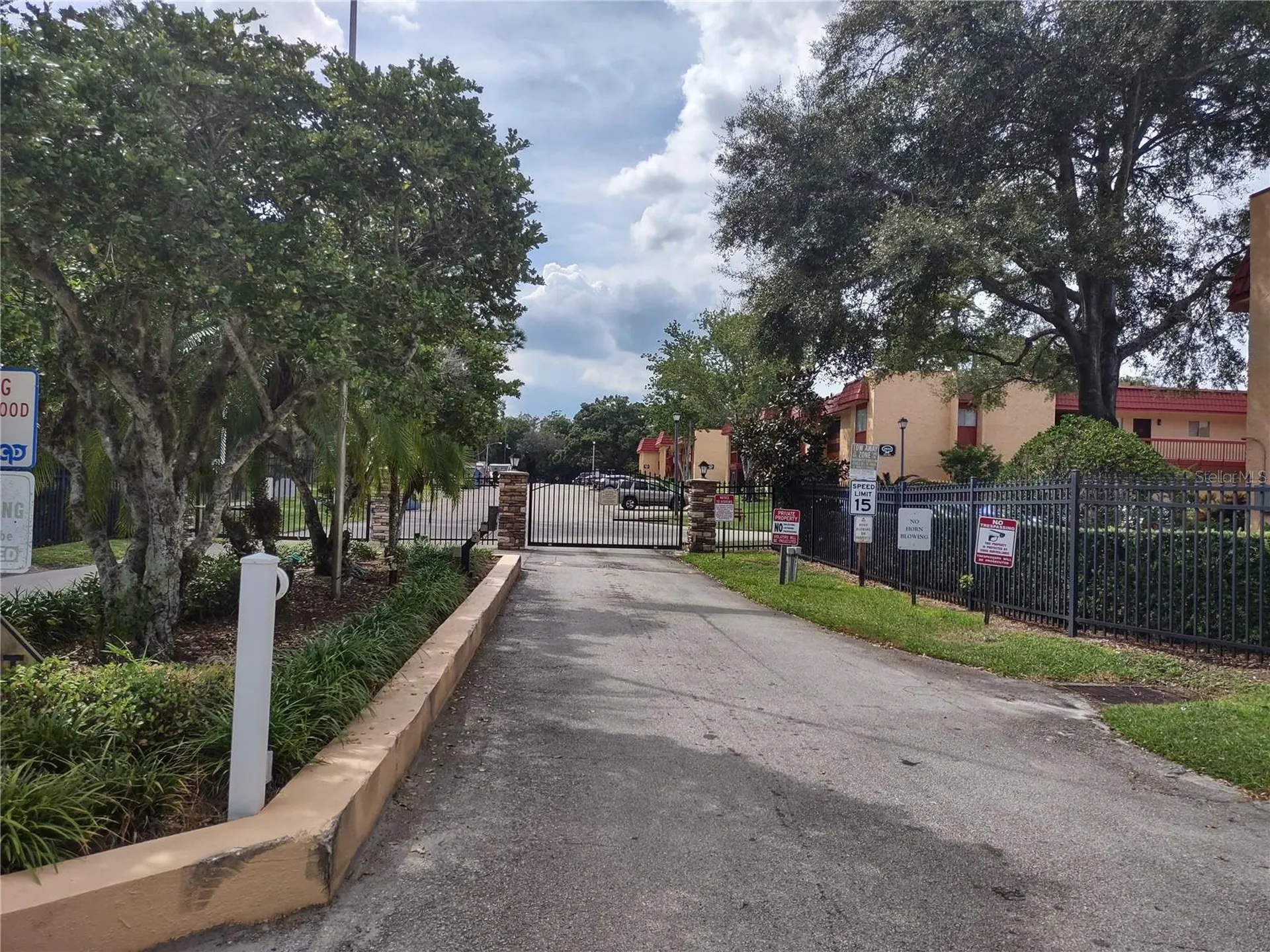 2806 N Powers Drive Orlando FL 32818