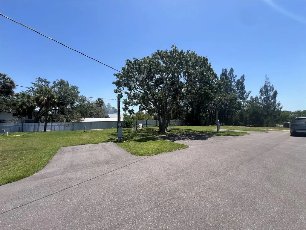 11224 Restwood Drive Gibsonton FL 33534