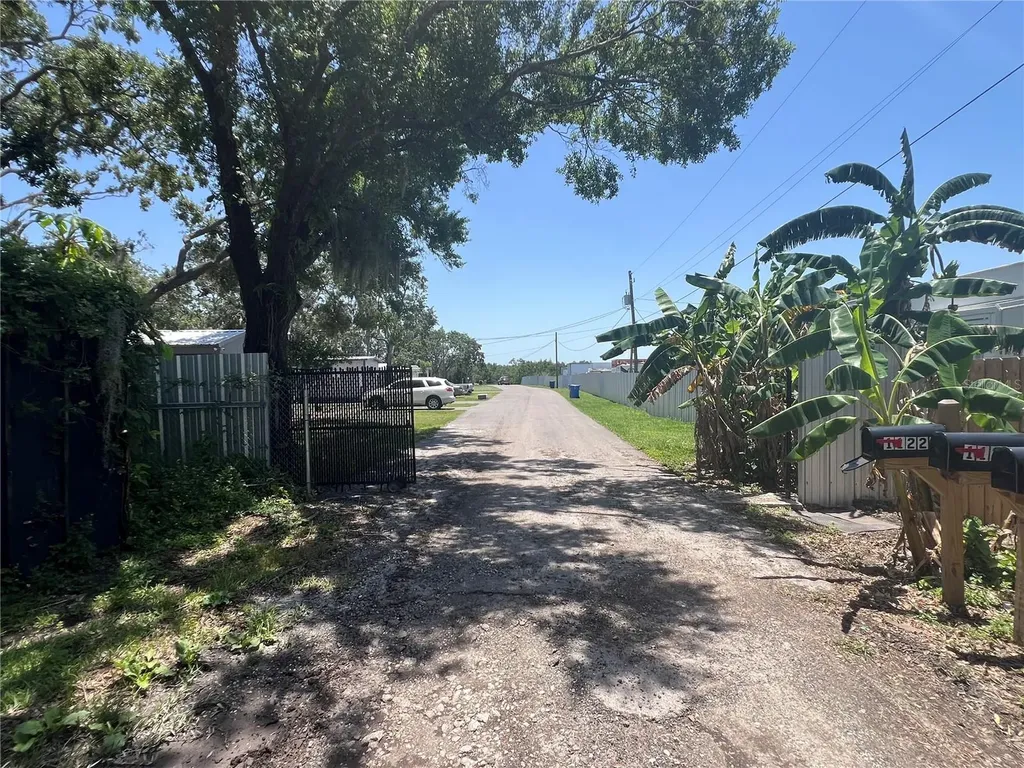 11224 Restwood Drive Gibsonton FL 33534