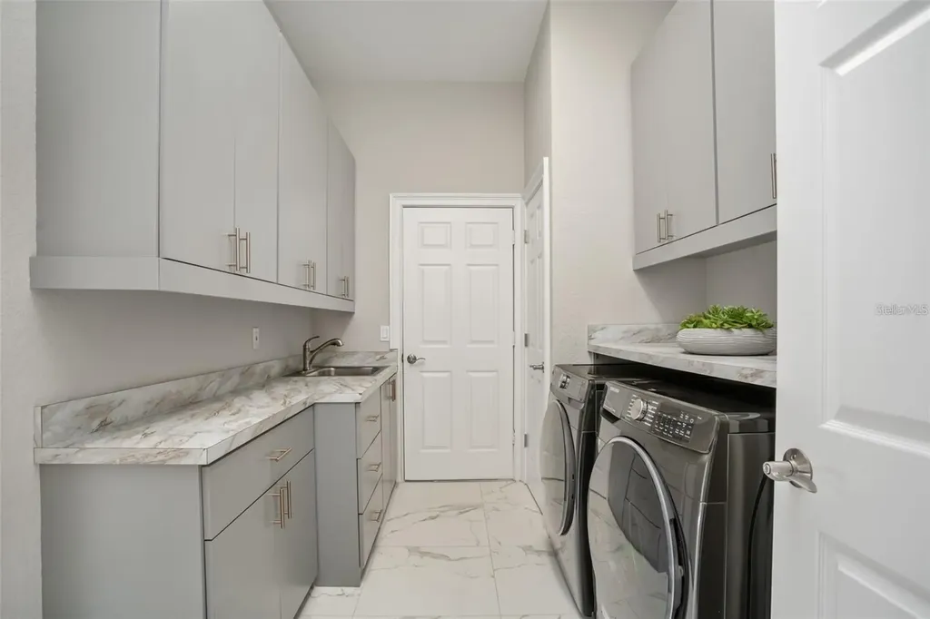 8704 Crestgate Circle Orlando FL 32819