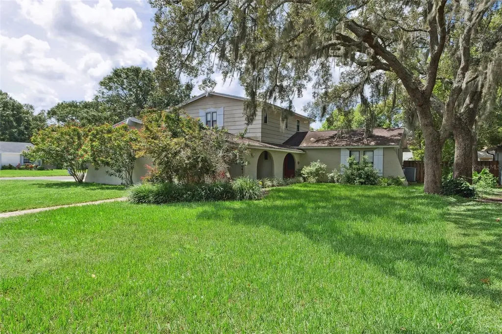 11320 Carrollwood Estates Drive Tampa FL 33618