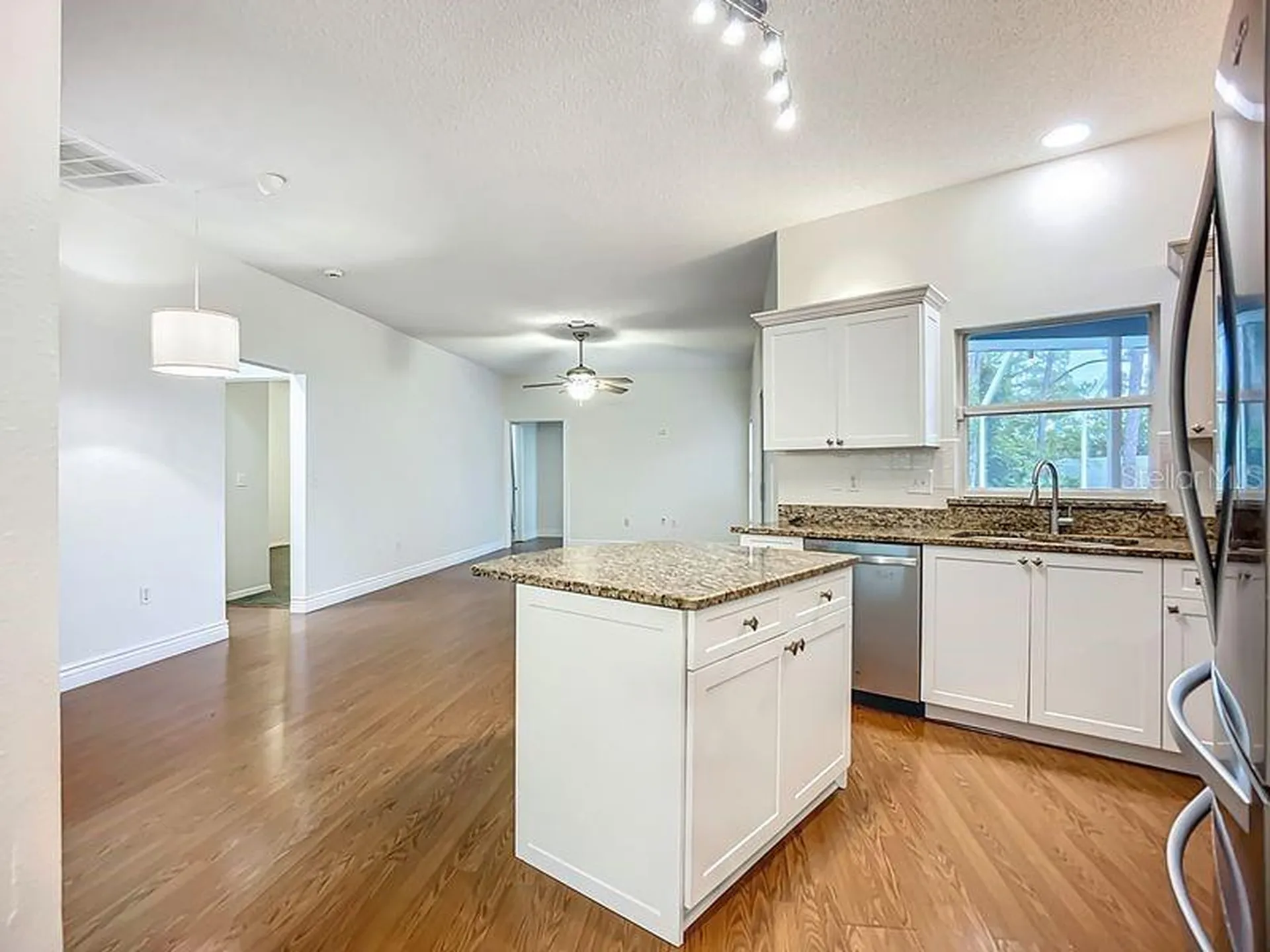 1103 Woodview Way Bradenton FL 34212