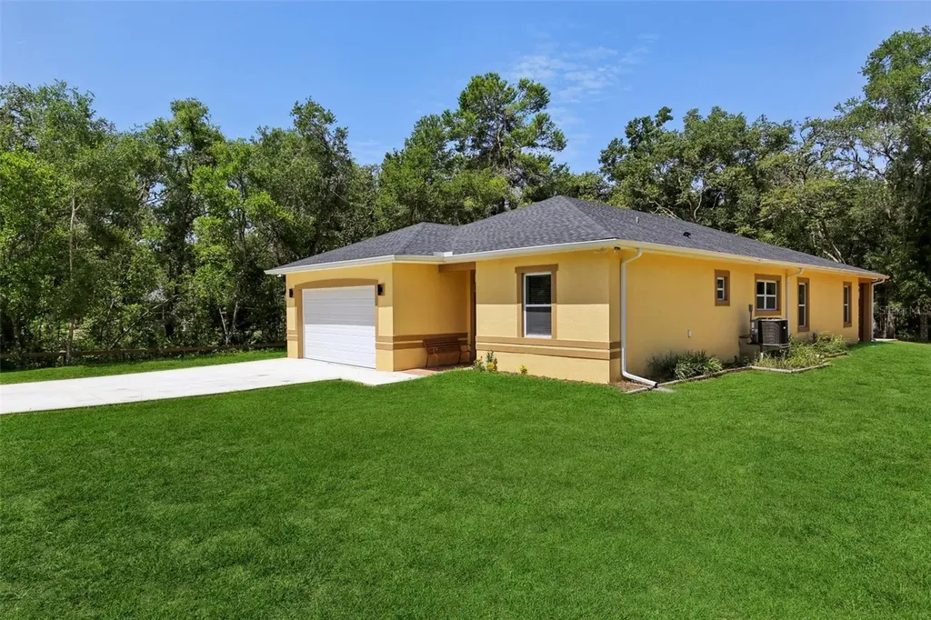 33433 Loop Court Webster FL 33597