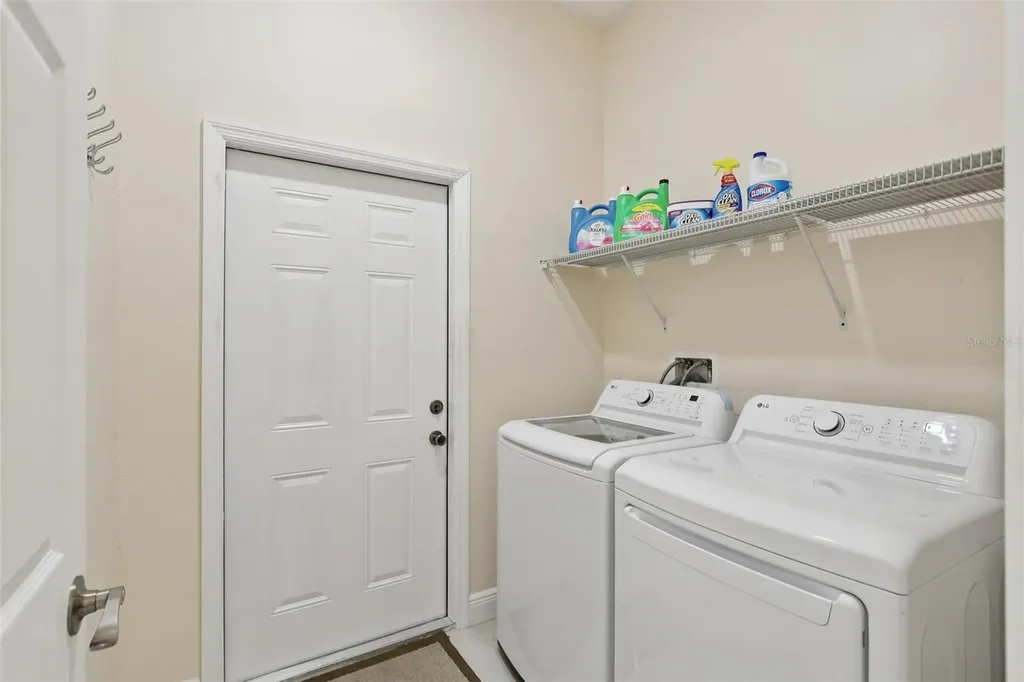 33433 Loop Court Webster FL 33597