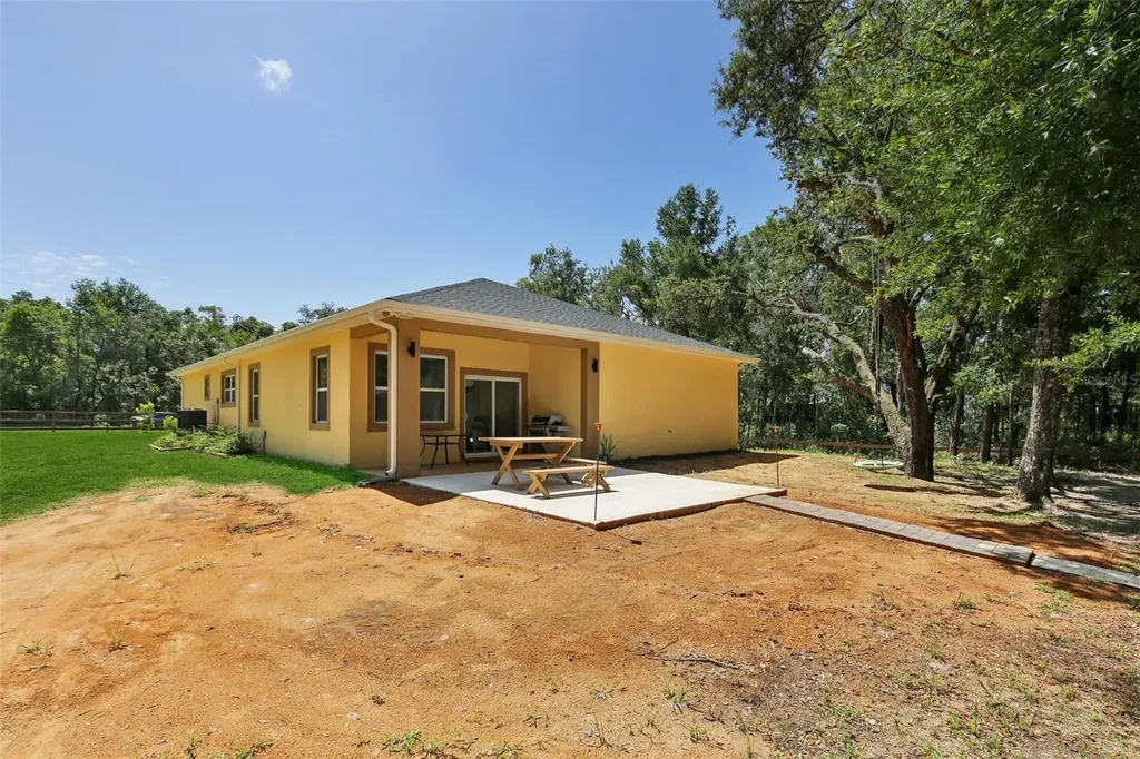 33433 Loop Court Webster FL 33597