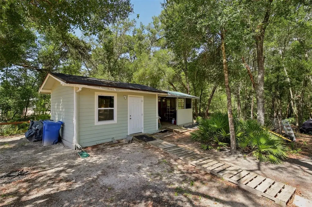 33433 Loop Court Webster FL 33597