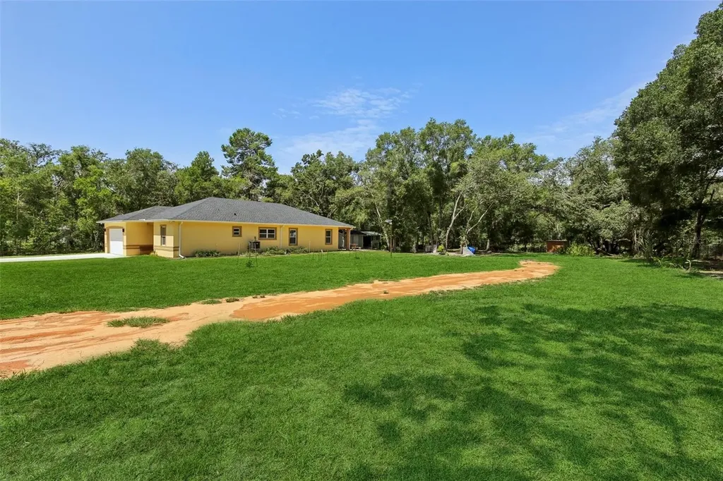33433 Loop Court Webster FL 33597