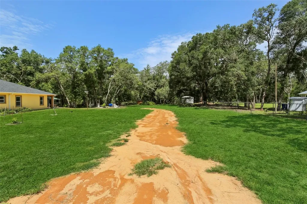 33433 Loop Court Webster FL 33597
