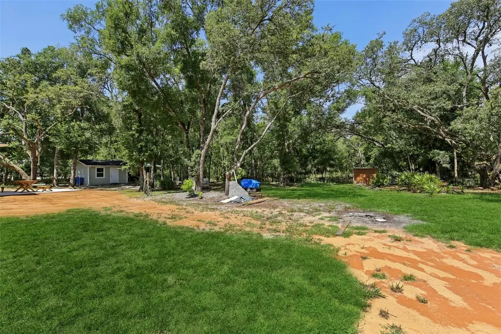 33433 Loop Court Webster FL 33597