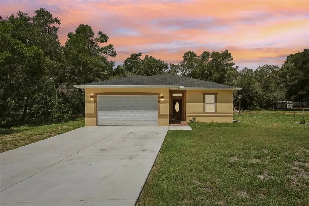 33433 Loop Court Webster FL 33597