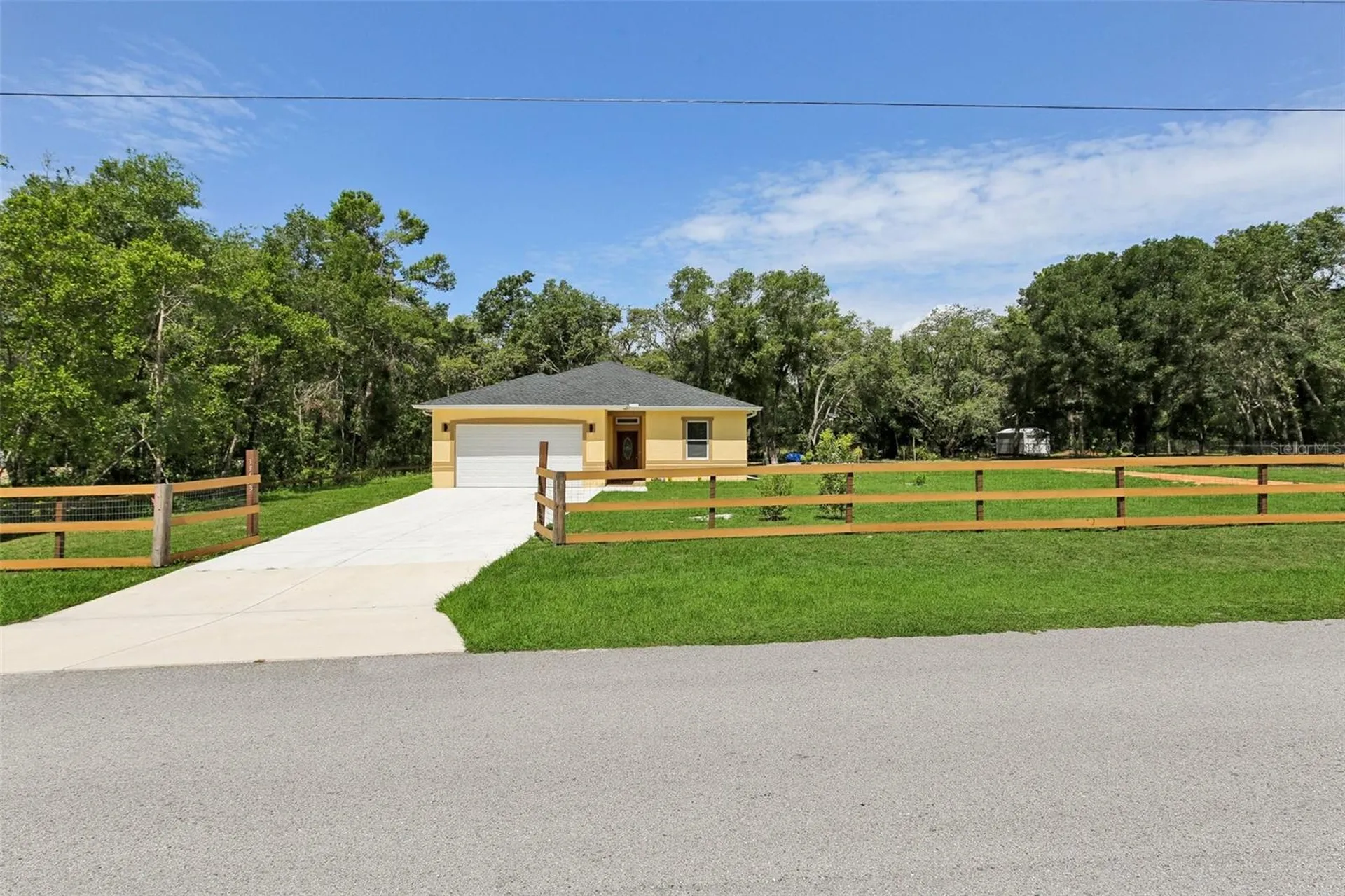 33433 Loop Court Webster FL 33597