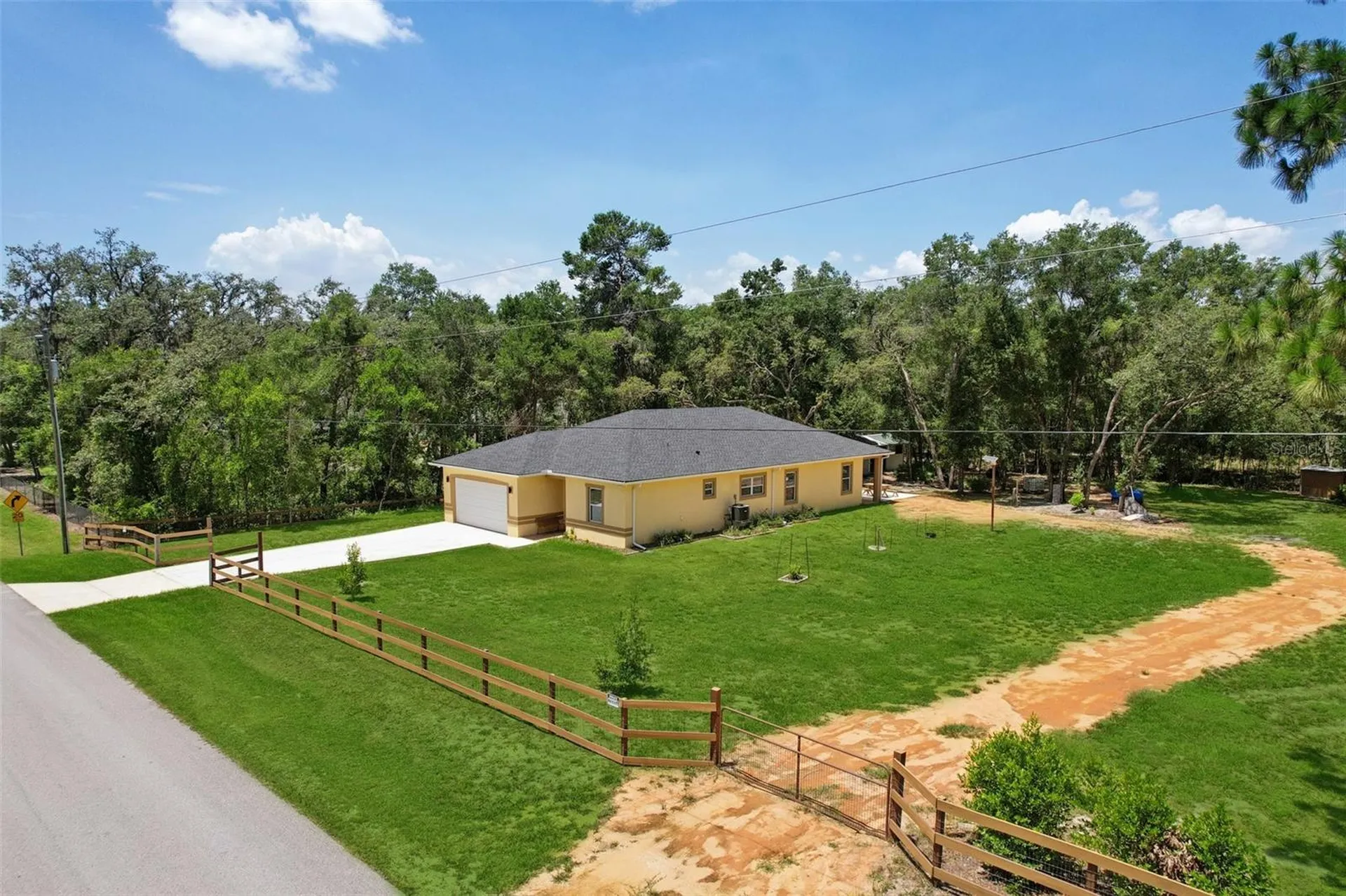 33433 Loop Court Webster FL 33597