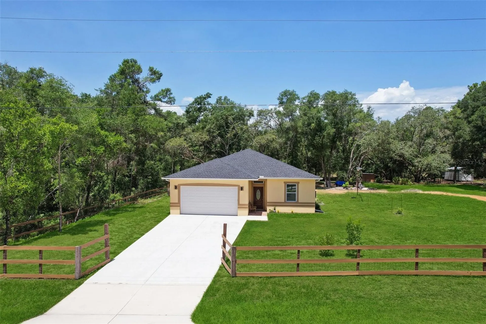 33433 Loop Court Webster FL 33597