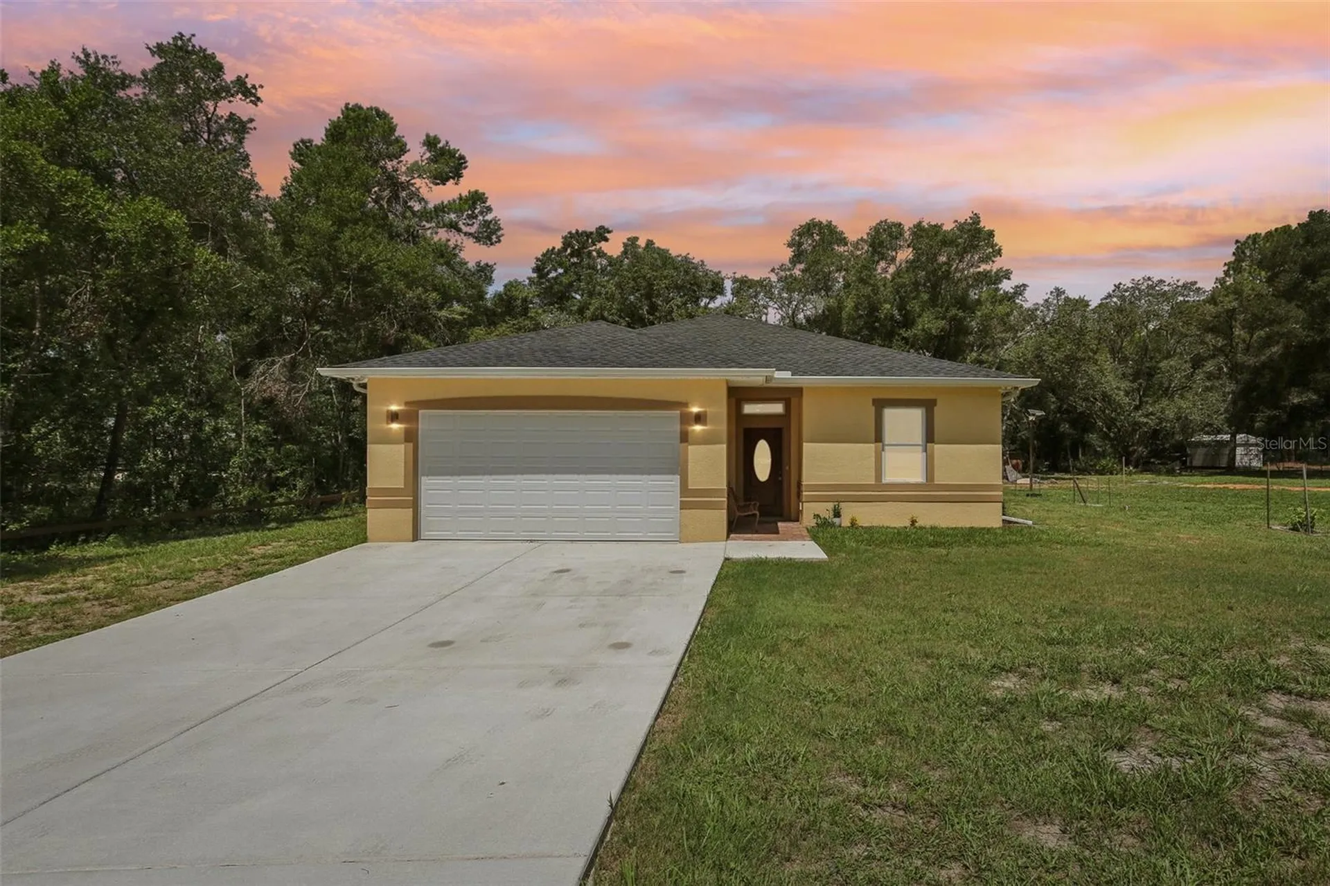 33433 Loop Court Webster FL 33597