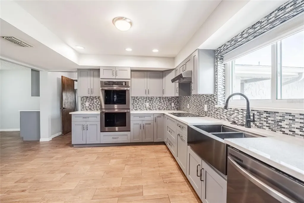 252 W Brookins Avenue Eagle Lake FL 33839